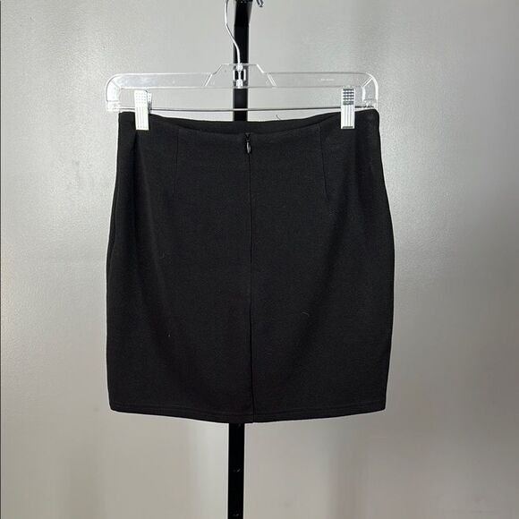 SHEIN Embroidered Black Skirt with Floral Design - Picture 3 of 6